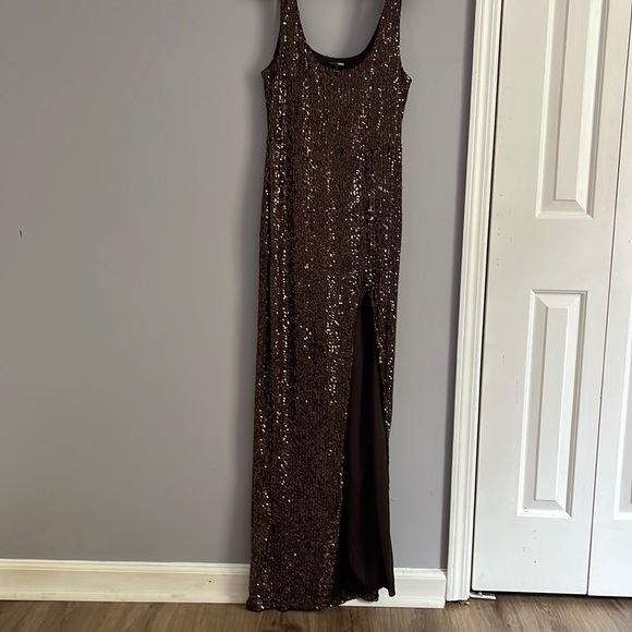 Brown sequins long high slit dress - Picture 4 of 5